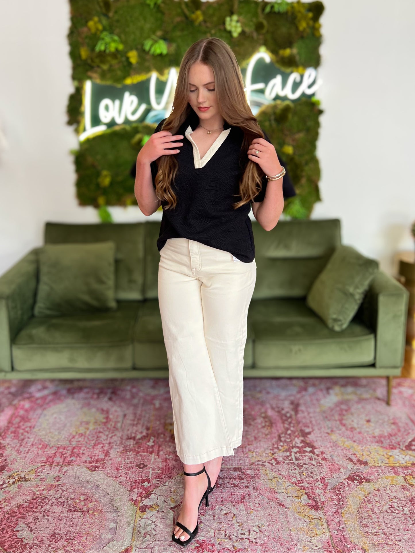 Black Contrast V-Neck Textured Short Sleeve Top